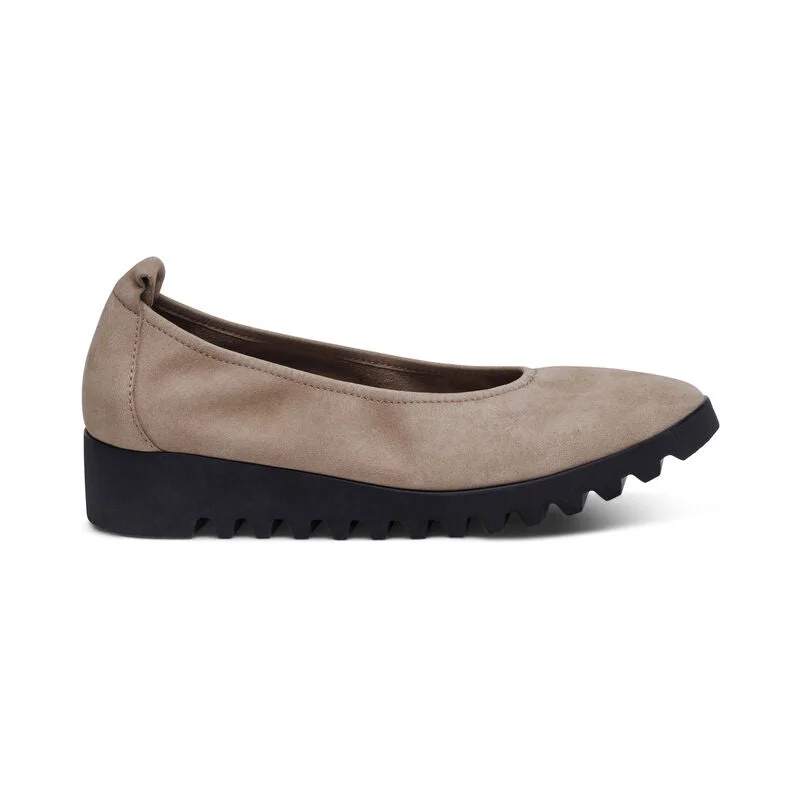 WOMEN'S AETREX BRIANNA BALLET FLAT | TAUPE