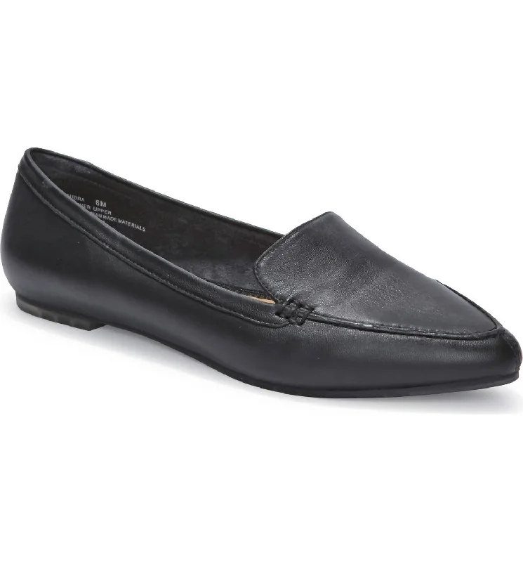 Audra Pointy Toe Flats In Black