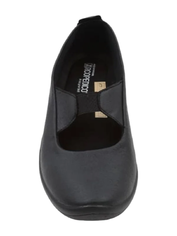 Women's Itatiaia Flat Shoes In Black